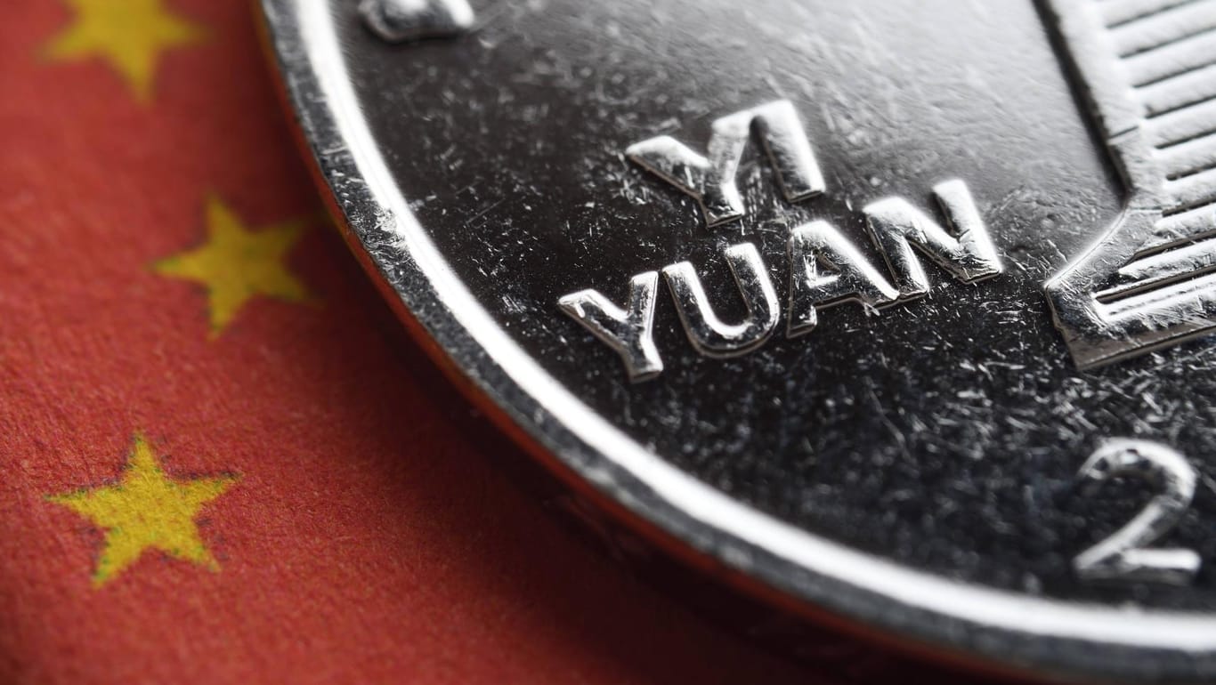 Yuan-Münze: China hat seine Währung herabgewertet, das ruft die USA auf den Plan – sie kritisieren sie Chinesen als "Währungsmanipulatoren". China wirft den USA die Zerstörung der internationalen Ordnung vor.