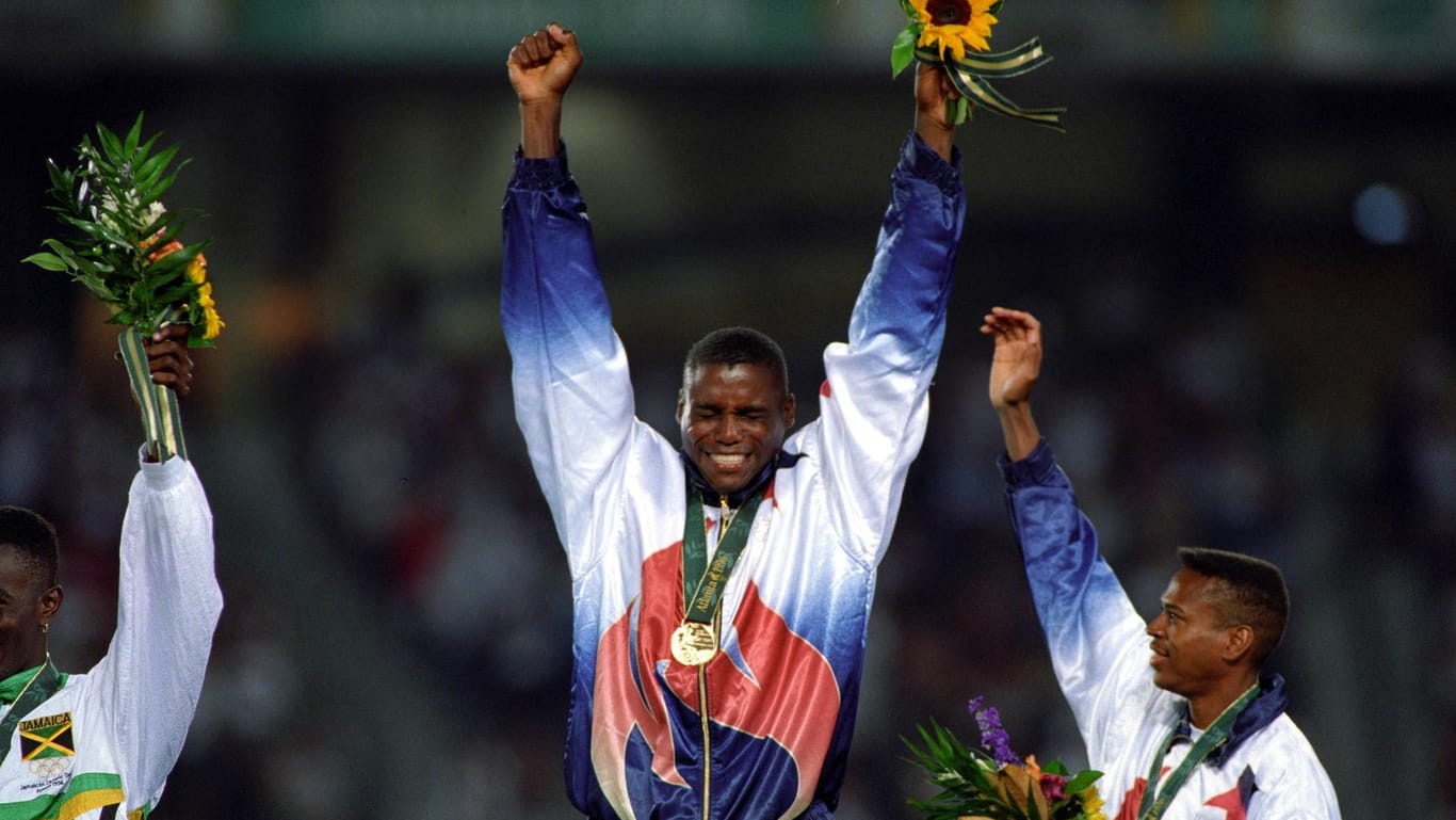 Carl Lewis beim Gewinn seiner letzten Goldmedaille in Atlanta 1996.