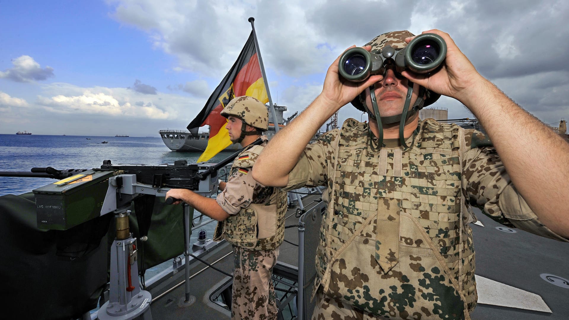 Deutsche Marine-Soldaten bei einem Einsatz: Die Marine sei inzwischen kleiner denn je, gab Hans-Peter Bartels zu bedenken. (Archivbild)