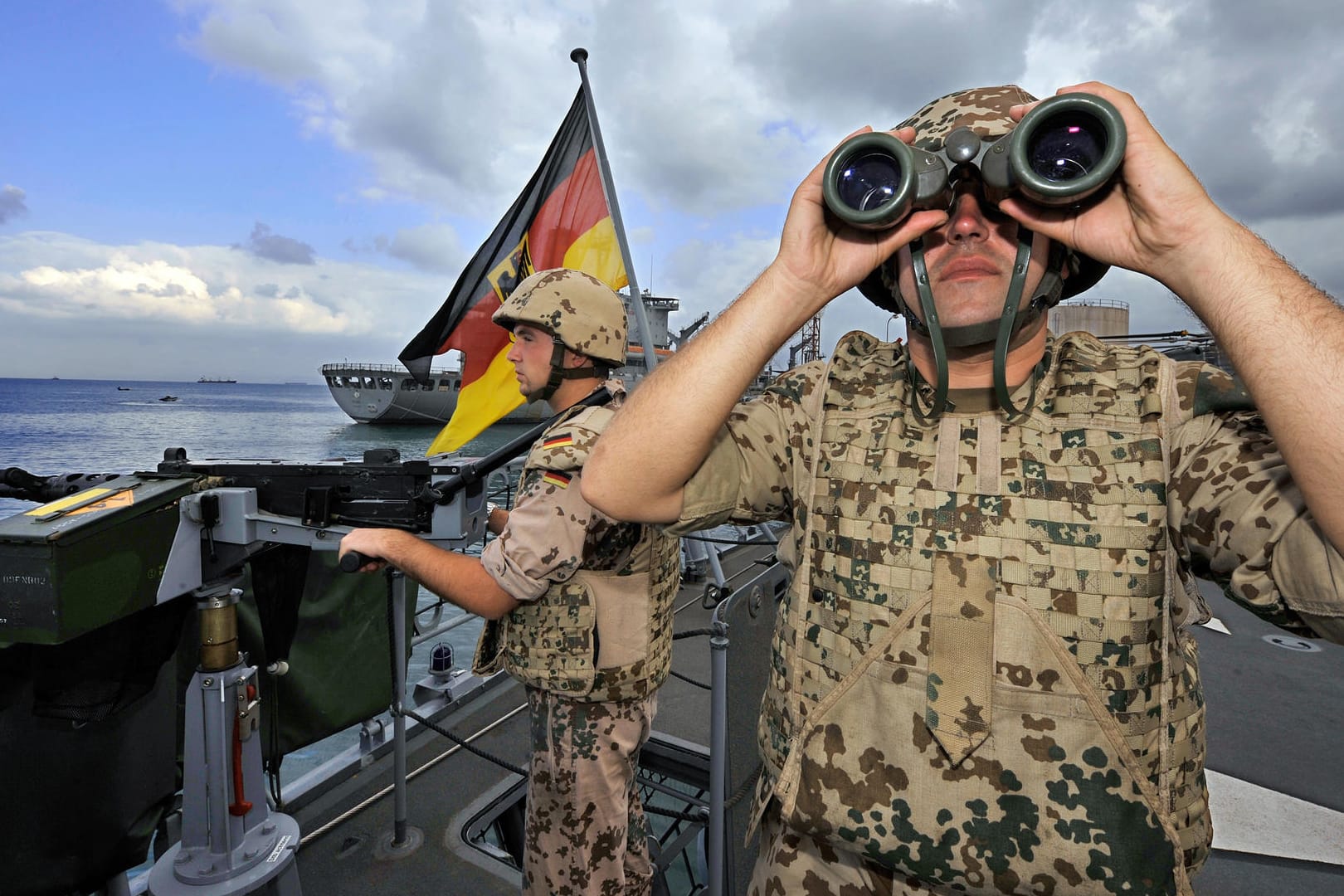 Deutsche Marine-Soldaten bei einem Einsatz: Die Marine sei inzwischen kleiner denn je, gab Hans-Peter Bartels zu bedenken. (Archivbild)