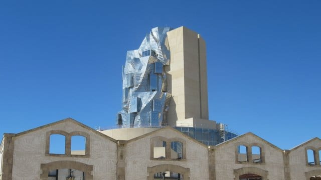 Der 56 Meter hohe Bau des amerikanischen Stararchitekten F. Der 56 Meter hohe Bau des amerikanischen Stararchitekten F.