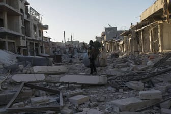 Eine zerstörte Straße in Idlib: Noch immer wird in Syrien gekämpft. Die Türkei will nun im Norden des Landes vorstoßen – zum Ärger der USA.