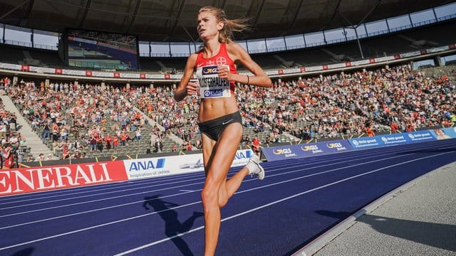 Konstanze Klosterhalfen stellte in Berlin einen neuen deutschen Rekord über die 5000 Meter auf.