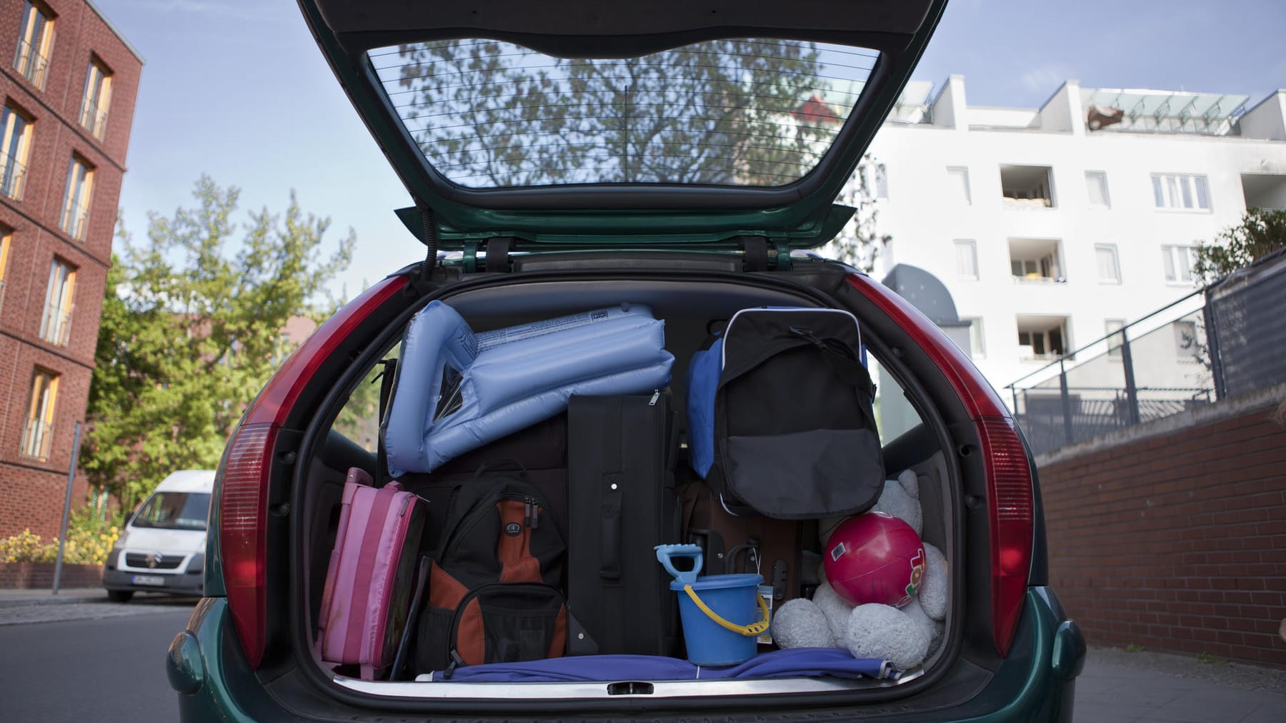 Gepäck im Auto verstauen: So machen Sie es richtig