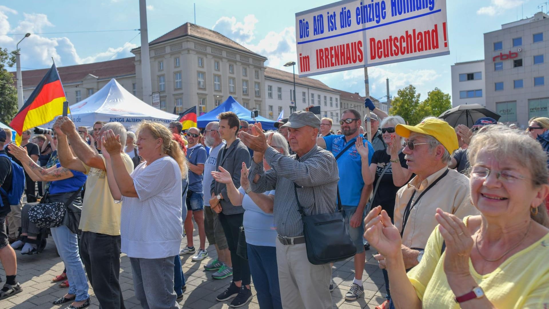 Teilnehmer am Wahlkampfauftakt der AfD-Jugendorganisation Junge Alternative in Cottbus.