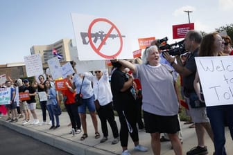Demonstranten in Dayton fordern ein schärferes Waffenrecht.