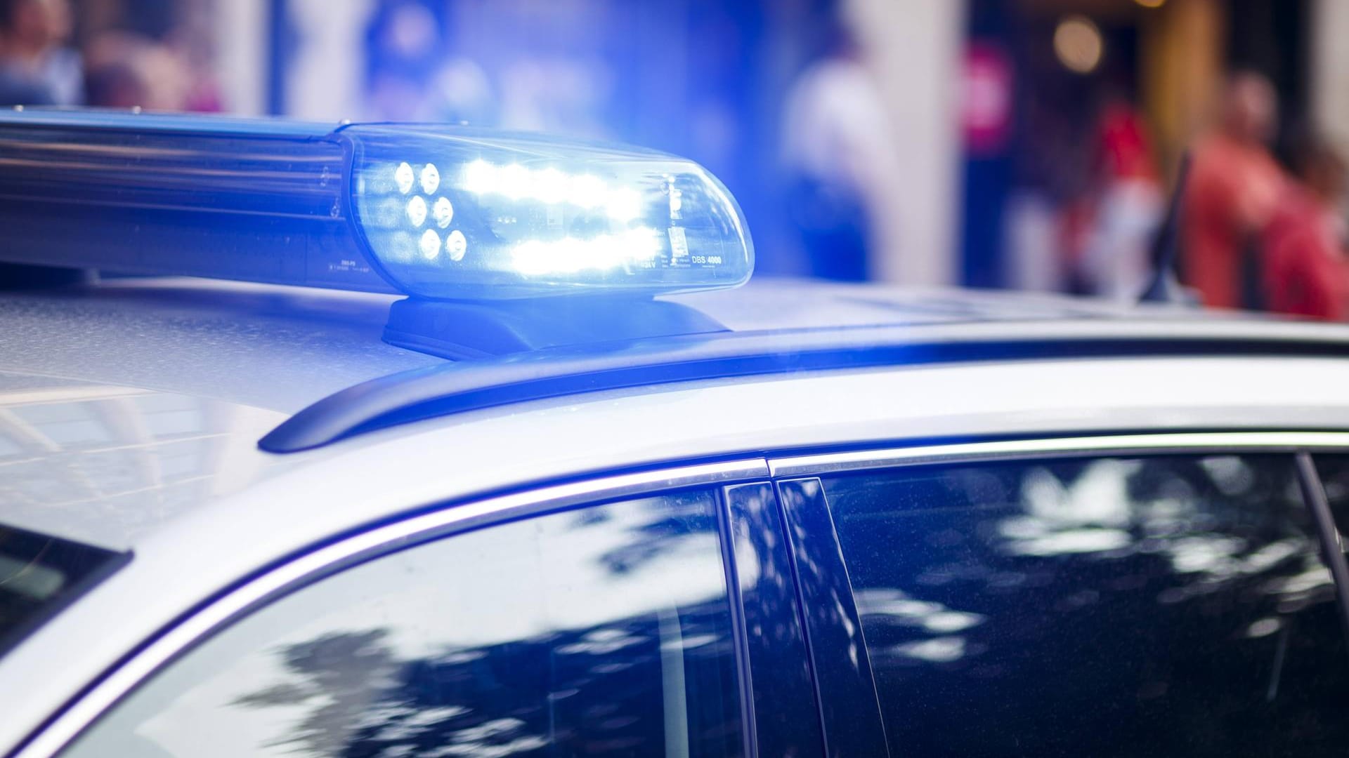 Blaulicht der Polizei: Auf den Kölner Ringen ist eine U18-Party ausgeartet. Blaulicht der Polizei: Auf den Kölner Ringen ist eine U18-Party ausgeartet.