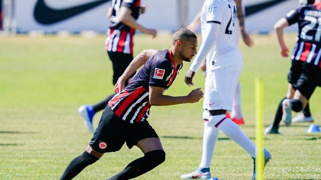 Eintracht-Neuzugang Djibril Sow beim Training.