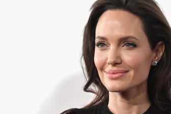 Angelina Jolie: Sie ist der Meinung, dass sie – hätte in sie in früheren Zeiten gelebt – dafür hätte verbrannt werden können, dass sie einfach sie selbst ist.