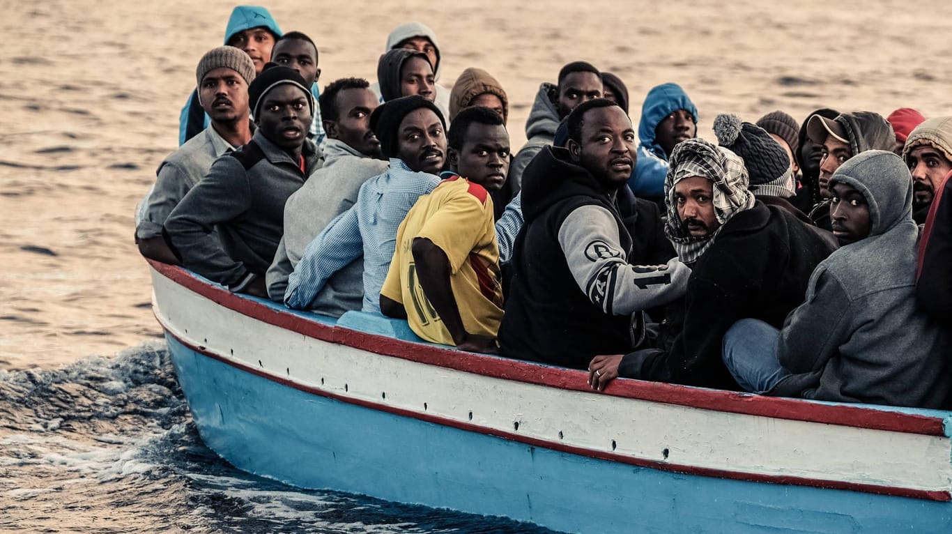 Boot mit Flüchtlingen im Mittelmeer: EU-Asylgipfel hat kaum Ergebnisse gebracht. (Archivbild)