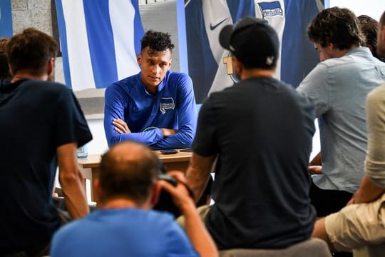Herthas Davie Selke bei einem Pressetermin in Berlin.