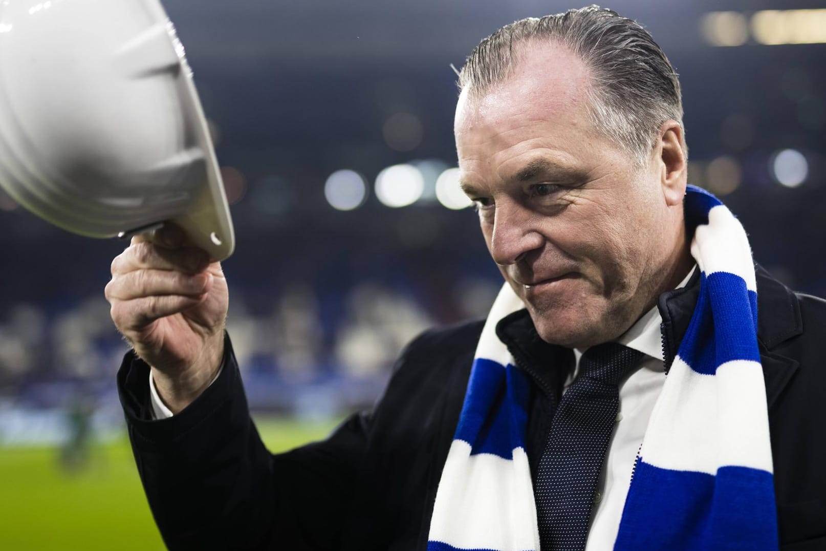 Clemens Tönnies: Schalkes Aufsichtsratsvorsitzender lässt sein Amt nach seiner rassistischen Äußerung für drei Monate ruhen.