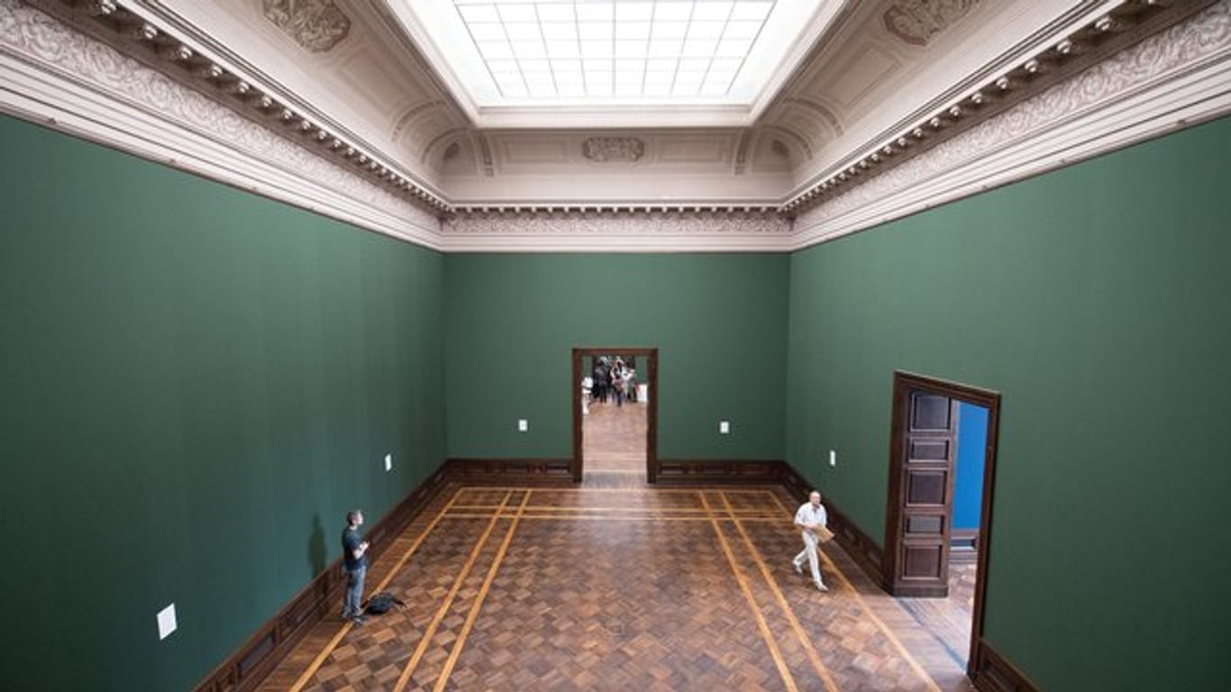 In dem Ausstellungsgebäude der Staatlichen Kunstsammlungen Dresden (SKD) sollen bis Anfang Dezember 2019 die berühmte Gemäldegalerie Alte Meister neu eingerichtet und zudem die Antiken der Skulpturensammlung einziehen.