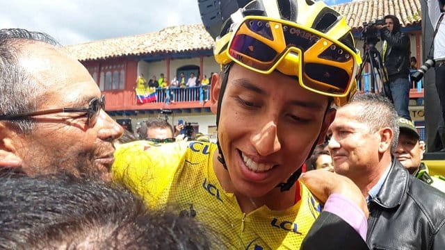 Egan Bernal (M) wird von Anhängern in seiner Heimatstadt Zipaquirá jubelnd empfangen.