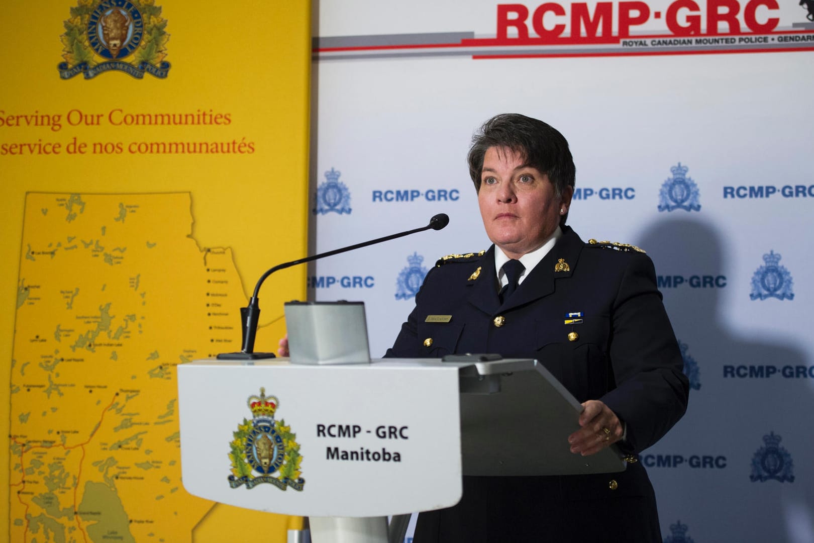Winnipeg in Kanada: Polizeisprecherin Jane MacLatchy informiert im Fall der gesuchten Teenager die Presse.