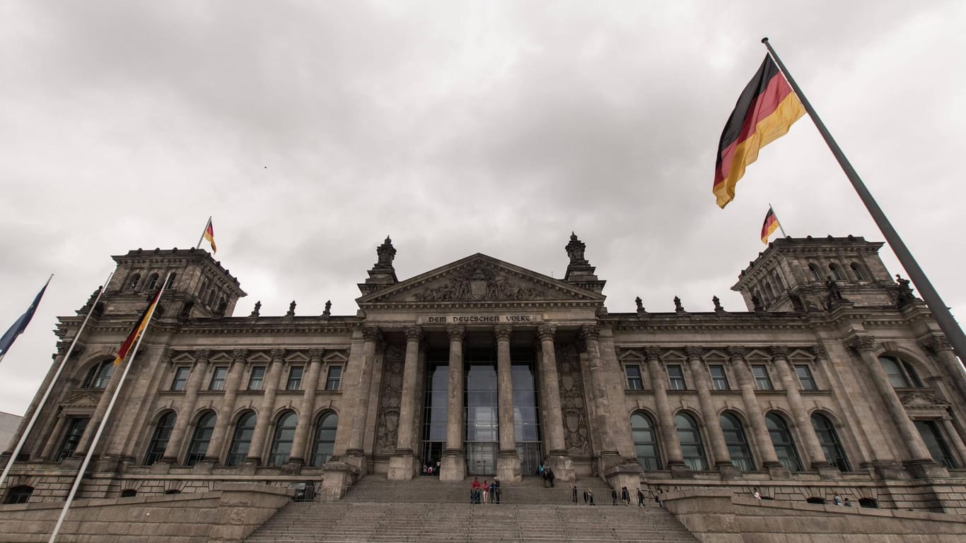 Das Reichstagsgebäude in Berlin, hier werden die wichtigsten Gesetze gemacht.