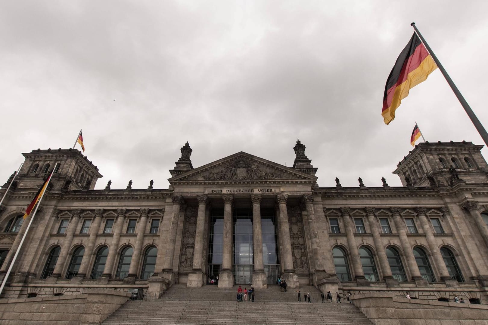 Das Reichstagsgebäude in Berlin, hier werden die wichtigsten Gesetze gemacht.