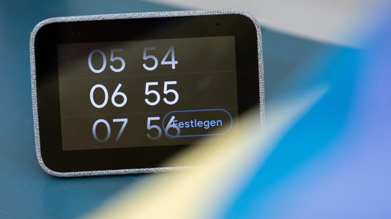 Lenovos Smart Clock ist neben all ihren anderen Fähigkeiten tatsächlich auch ein simpler Wecker.