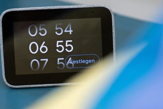 Lenovos Smart Clock ist neben all ihren anderen Fähigkeiten tatsächlich auch ein simpler Wecker.