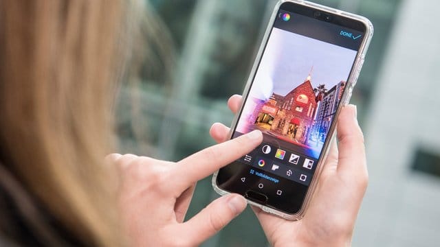 Bei der Bearbeitung von Smartphone-Bildern sind Filter beliebt, die schnell über die Fotos gelegt werden können. Bei der Bearbeitung von Smartphone-Bildern sind Filter beliebt, die schnell über die Fotos gelegt werden können.