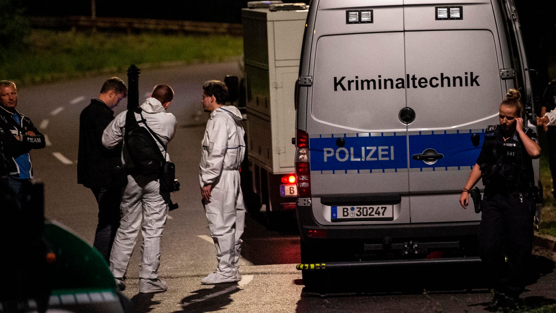 Beamte der Berliner Polizei: In der Hauptstadt wurde eine Leiche gefunden.