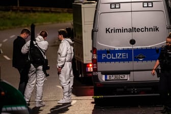 Beamte der Berliner Polizei: In der Hauptstadt wurde eine Leiche gefunden.
