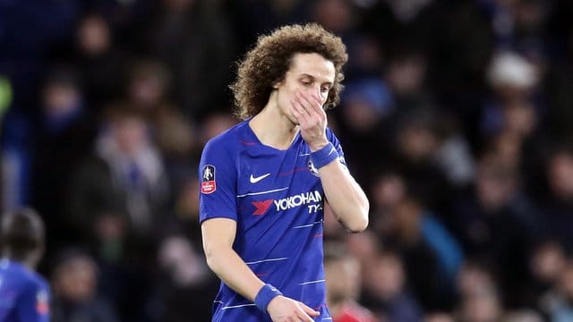 Tauscht das Chelsea- gegen das Arsenal-Trikot: David Luiz.