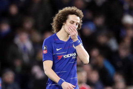 Tauscht das Chelsea- gegen das Arsenal-Trikot: David Luiz.