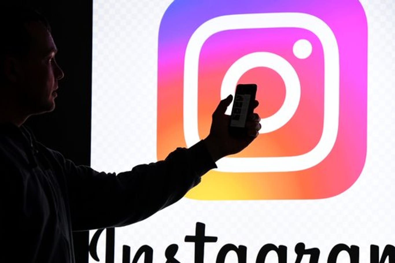 Instagram erklärte, dass mit der automatisierten Datensammlung durch die Firma HYP3R gegen die Nutzungsbedingungen verstoßen wurde.