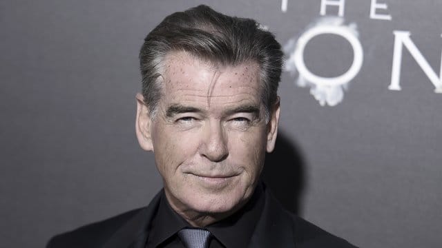 Bei Pierce Brosnan spielt die Musik.