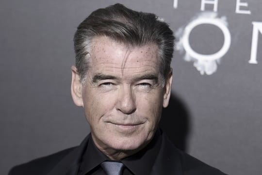 Bei Pierce Brosnan spielt die Musik.