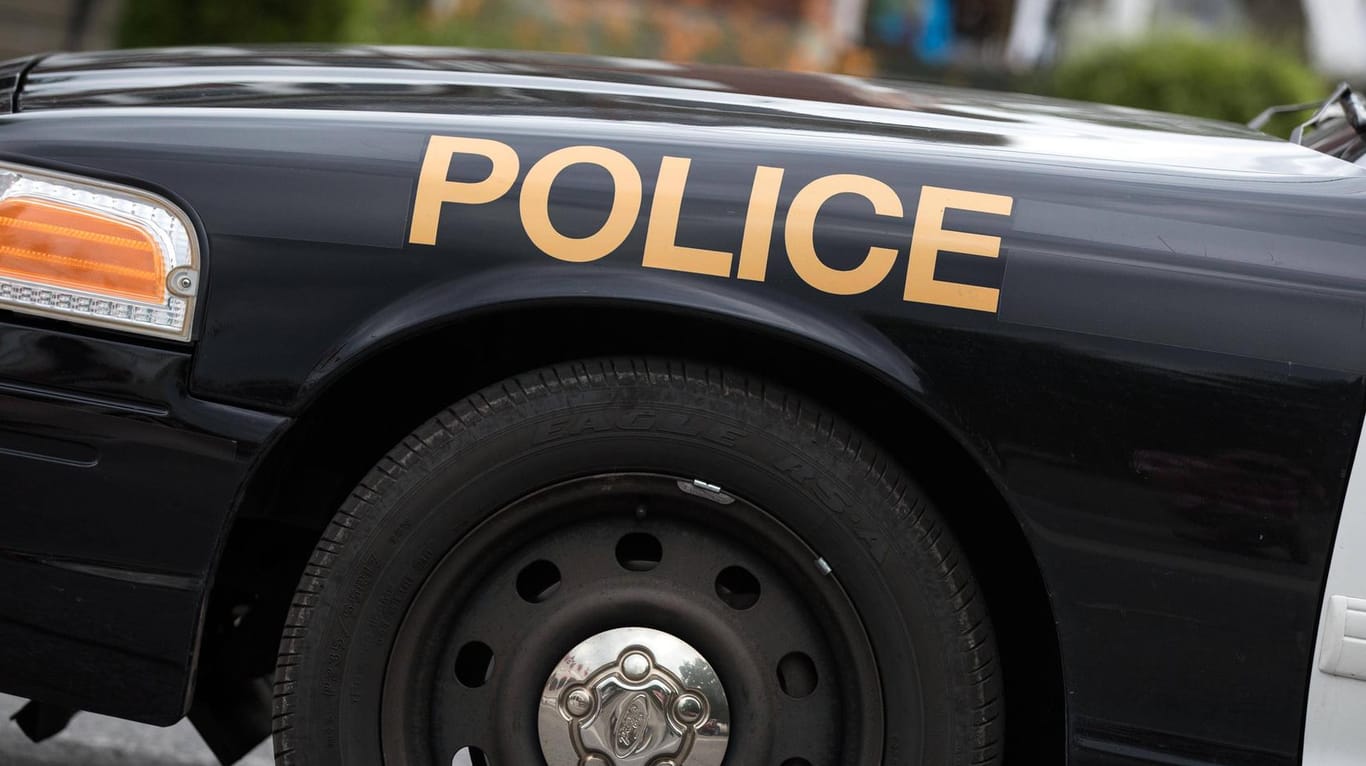 Ein Wagen der kanadischen Polizei: Ein Mann hat aus Versehen die Polizei gerufen und wurde dann wegen eines Waffendeliktes festgenommen.