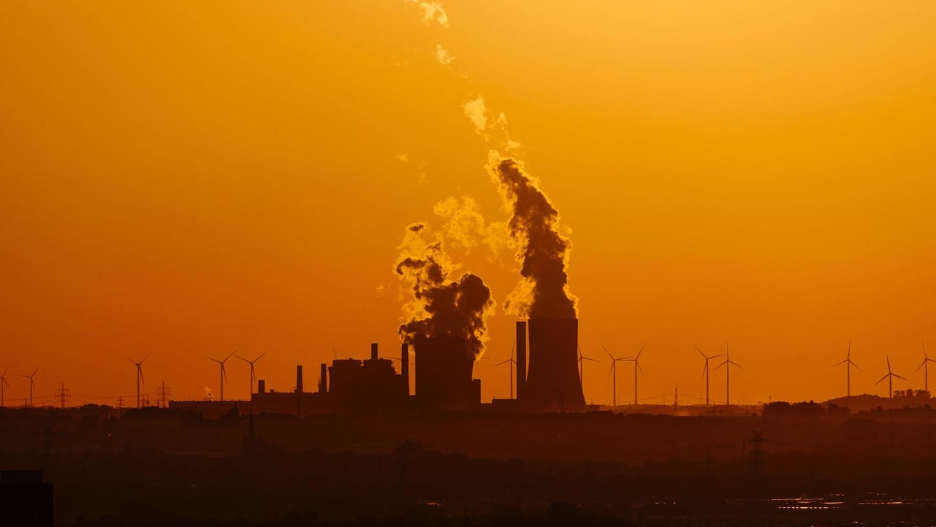 Das Kraftwerk in Niederaußem: Die Bundesregierung will die Treibhausgase in Deutschland reduzieren. (Symbolbild)