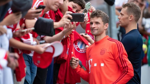 Gefragter Mann im Bayern-Trainingslager.