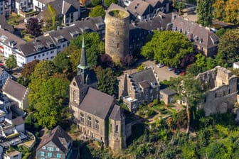 Evangelisch Reformierte Kirchengemeinde und Burg Wetter von oben: Ein beliebtes Ziel von Touristen.