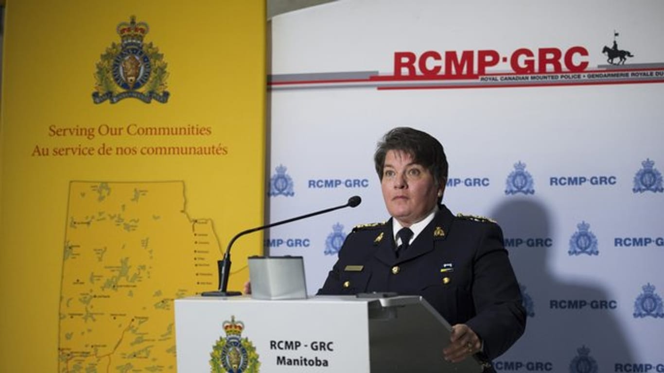 Polizeisprecherin Jane MacLatchy bei einer Pressekonferenz in Winnipeg zum Fund der Leichen.