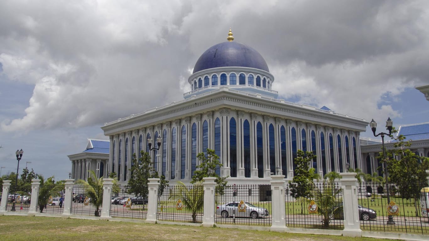 Versammlungsgebäude in Brunei auf Borneo: Die Insel soll Jakarta als Hauptstadt Indonesiens ablösen.
