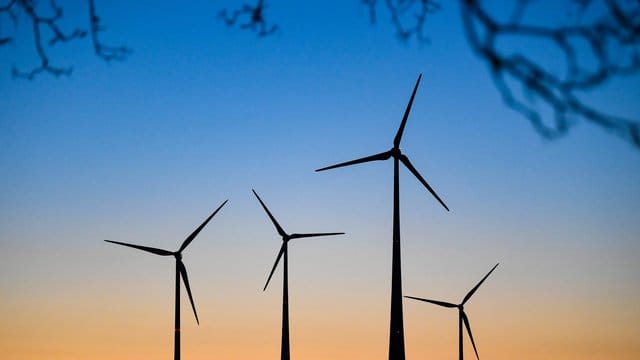 Lange Genehmigungsverfahren und viele Klagen: Der Ausbau der Windkraft ist fast zum Erliegen gekommen.