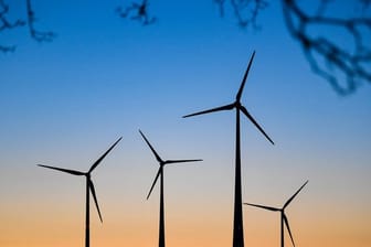 Lange Genehmigungsverfahren und viele Klagen: Der Ausbau der Windkraft ist fast zum Erliegen gekommen.