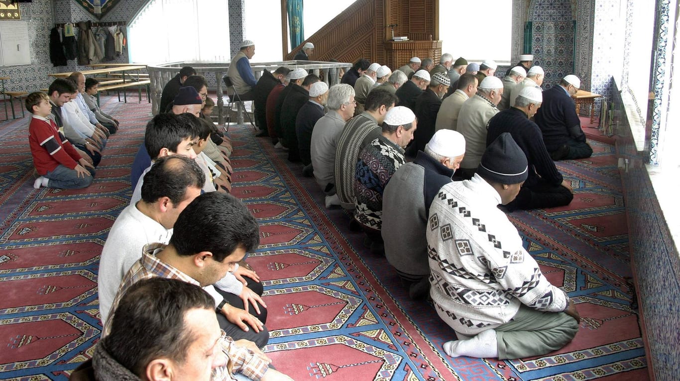 Muslime in einer Münchner Moschee: Viele sind nicht bereit, die Aussagen des Korans im Licht der Gegenwart zu lesen. (Archivbild)