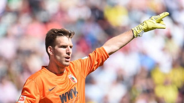 Steht weiter für den FC Augsburg zwischen den Pfosten: Torwart Andreas Luthe. Steht weiter für den FC Augsburg zwischen den Pfosten: Torwart Andreas Luthe.