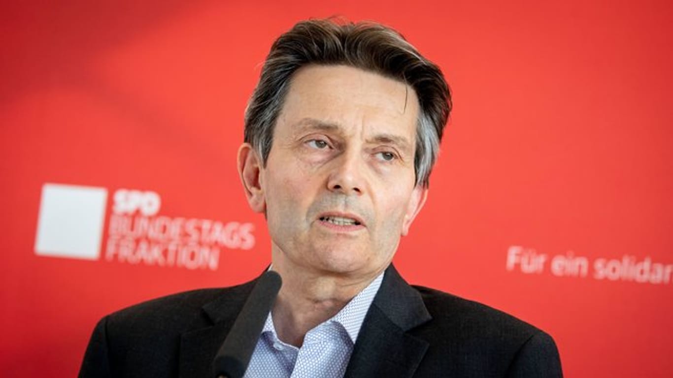 Rolf Mützenich bei einer Pressekonferenz Ende Juni in Berlin.