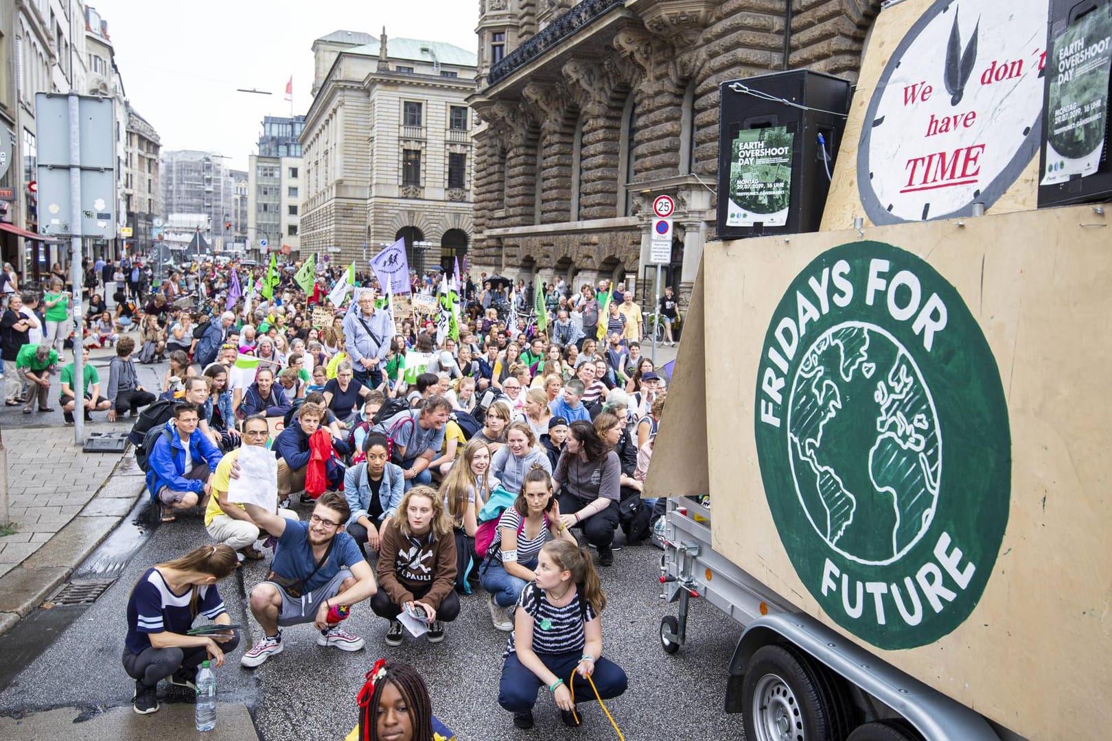 Fridays-for-Future-Protest in Hamburg: Immer mehr deutsche Städte rufen den Klimanotstand aus.