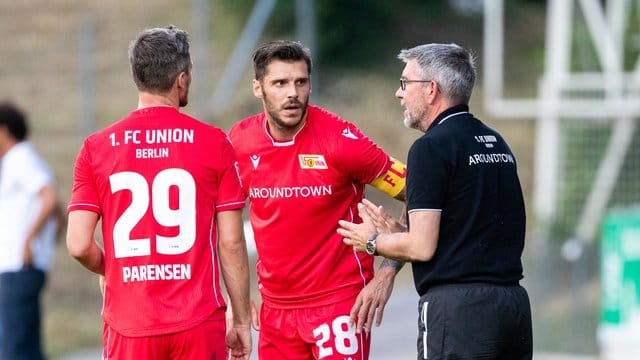 Bleibt Union-Kapitän: Christopher Trimmel (M).
