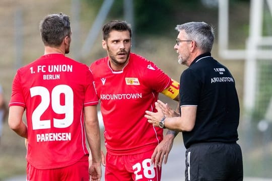 Bleibt Union-Kapitän: Christopher Trimmel (M).