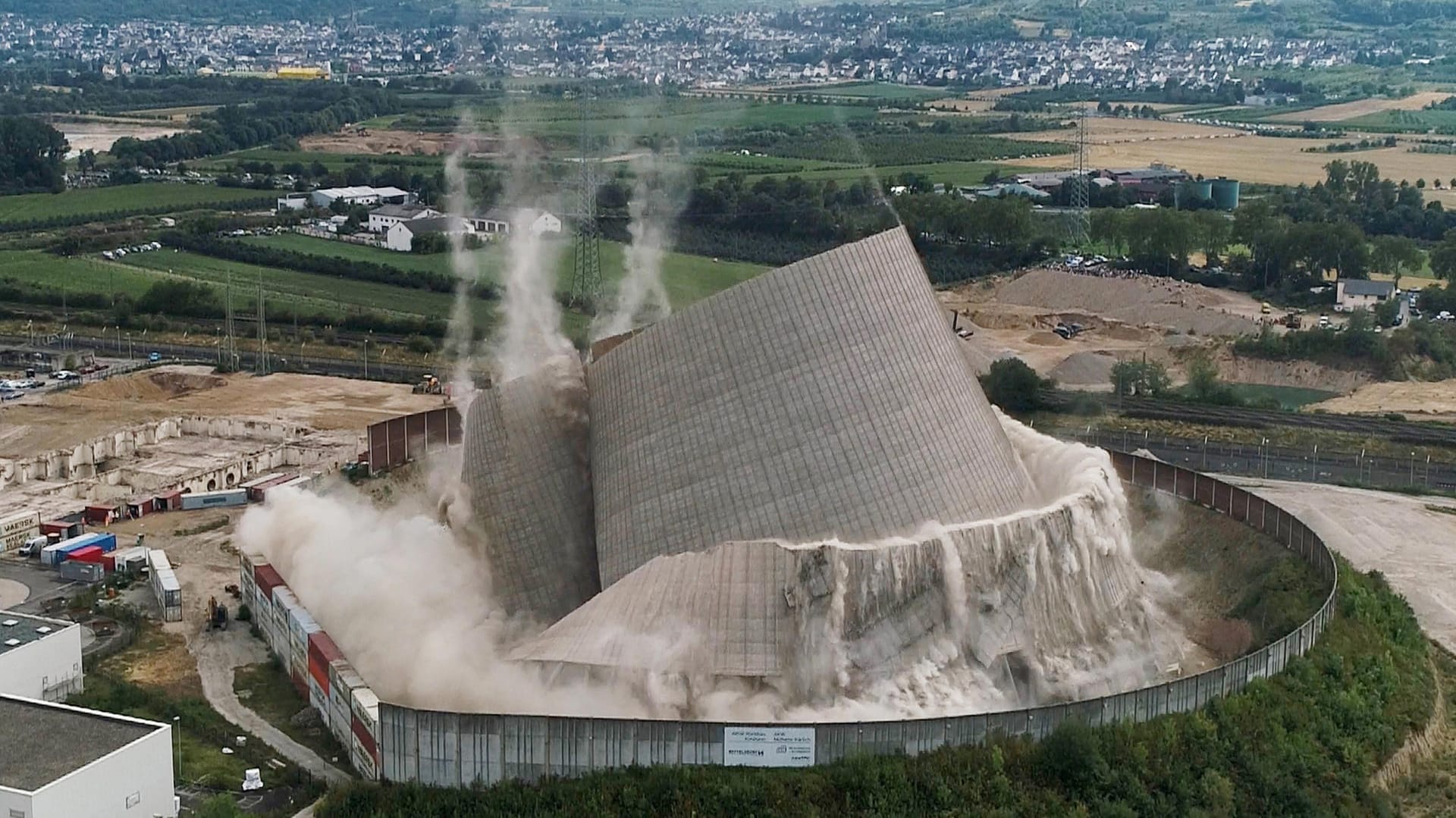 Sprengung des Kühlturms geglückt: Der Rückbau des AKW in Mülheim-Kärlich schreitet voran.