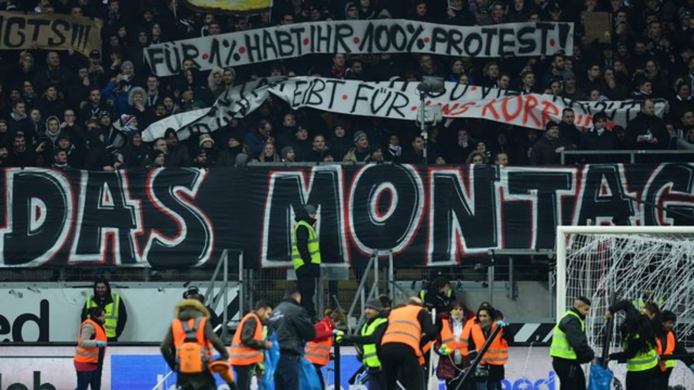In Deutschland führte der Fan-Protest zur Abschaffung der Montagsspiele ab der Saison 2021/22.