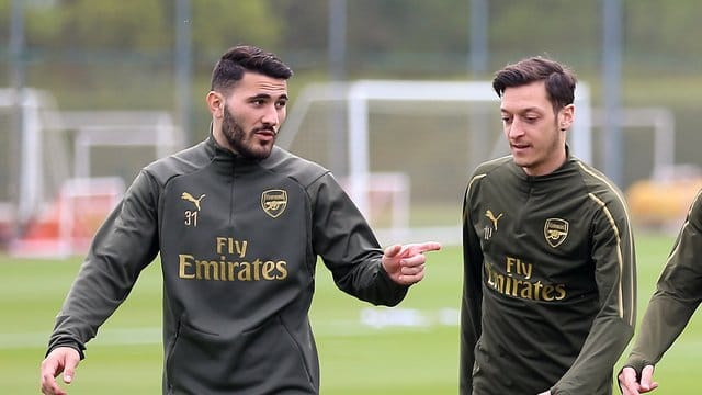 Sead Kolasinac (l) und Mesut Özil stehen nicht im Kader des FC Arsenal. Sead Kolasinac (l) und Mesut Özil stehen nicht im Kader des FC Arsenal.