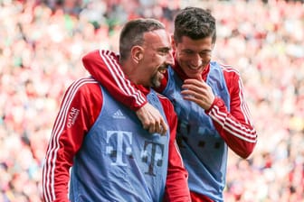 Franck Ribéry (l.) mit Robert Lewandowski: Beim FC Bayern hat der Franzose eine Ära geprägt.