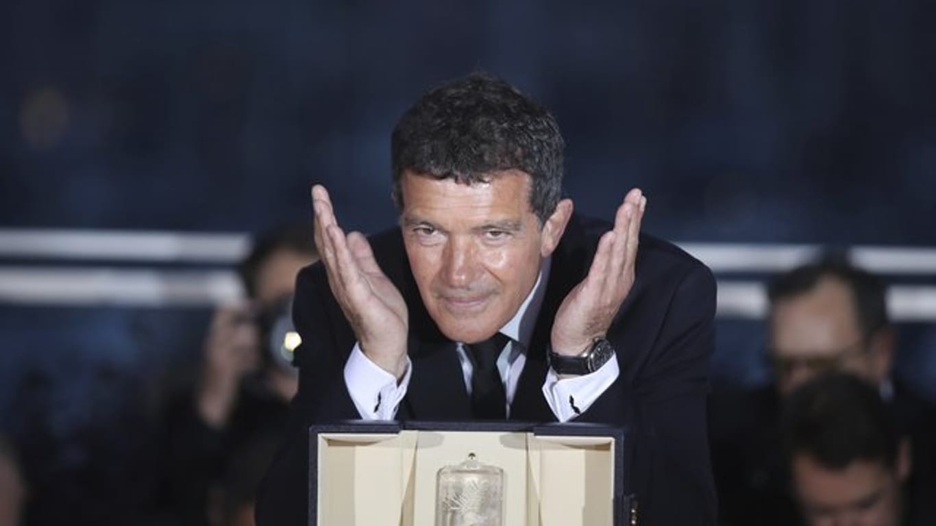 Antonio Banderas ist in Cannes als bester Schauspieler ausgezeichnet worden.